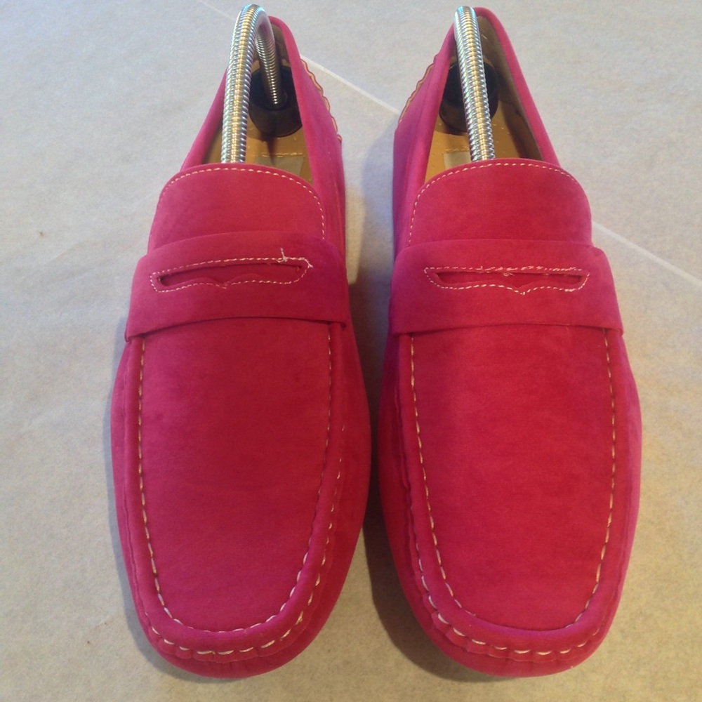 Fuchsia pink suede driver.
